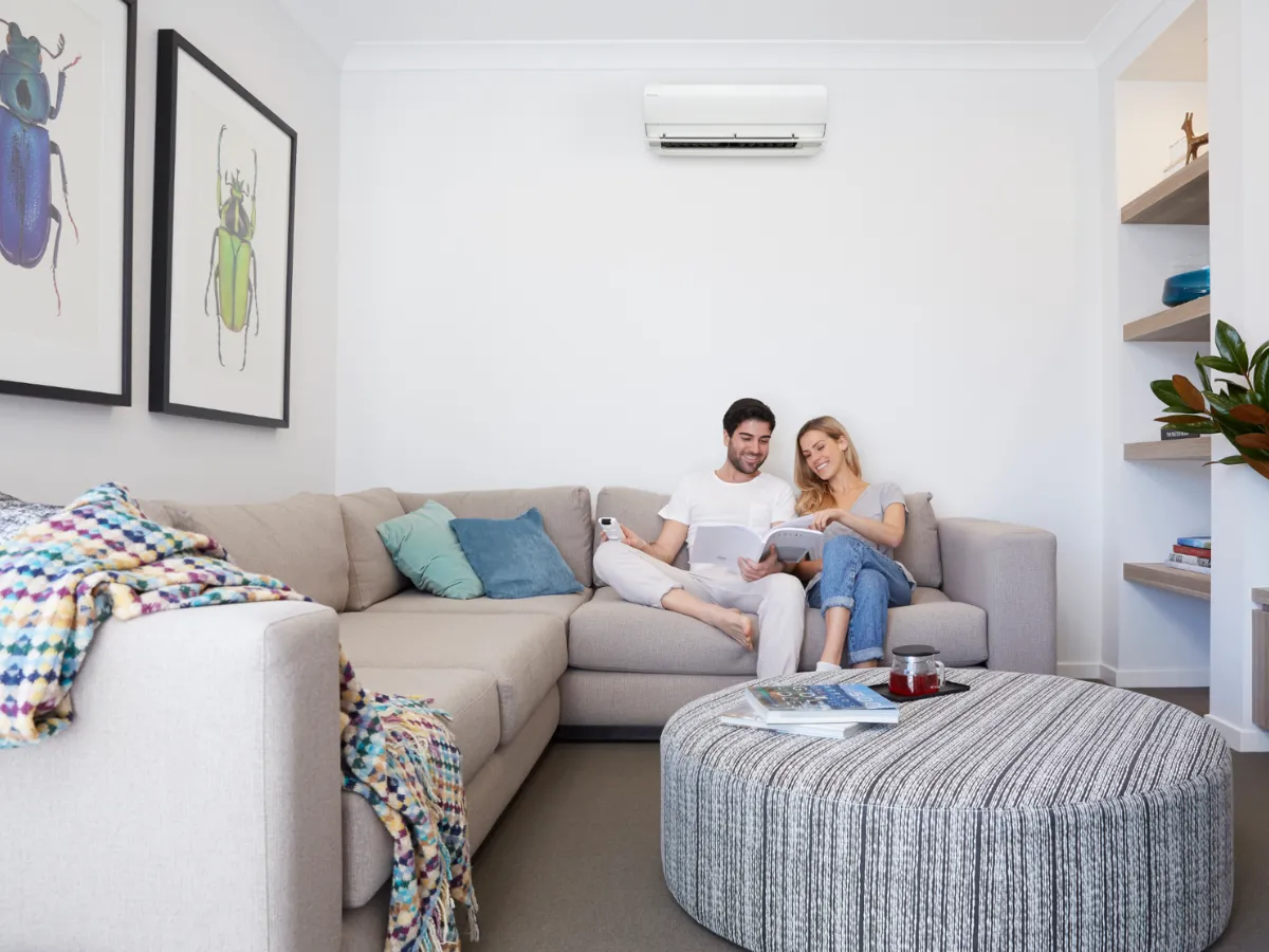 Poza bloc interior DAIKIN Inverter R32 URURU SARARA FTXZ35N pe perete