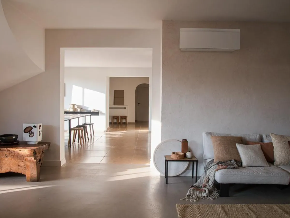 Poza bloc interior DAIKIN Inverter R32 EMURA FTXJ25AW+RXJ25AR32 A+++ (alb) pe perete