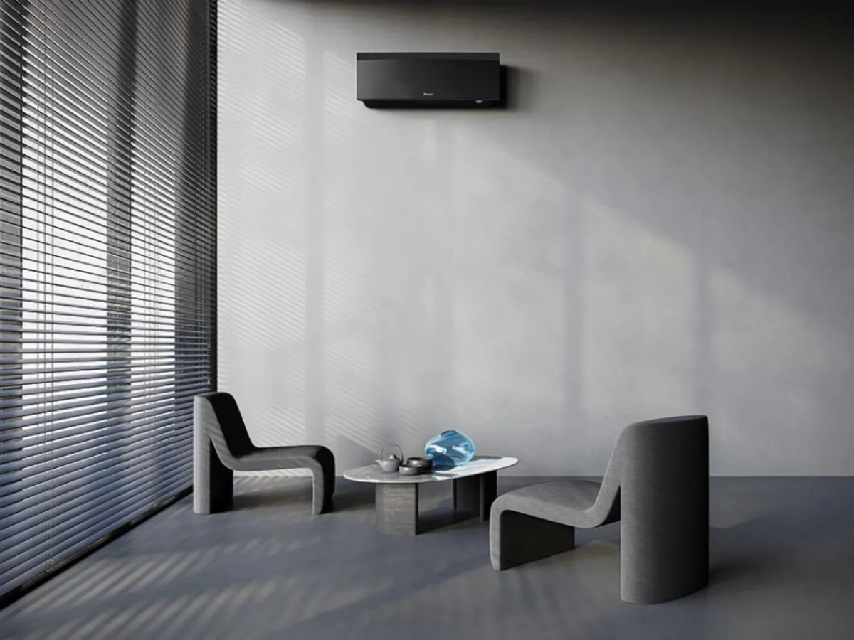 Poza bloc interior DAIKIN Inverter R32 EMURA FTXJ25AB+RXJ25AR32 A+++ (negru) pe perete