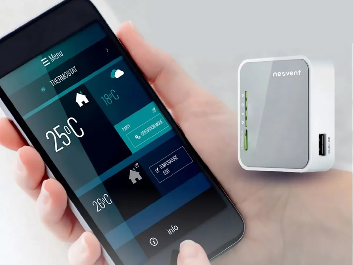 Modul de control Wi-Fi EcoNet 300 conectat la un smartphone